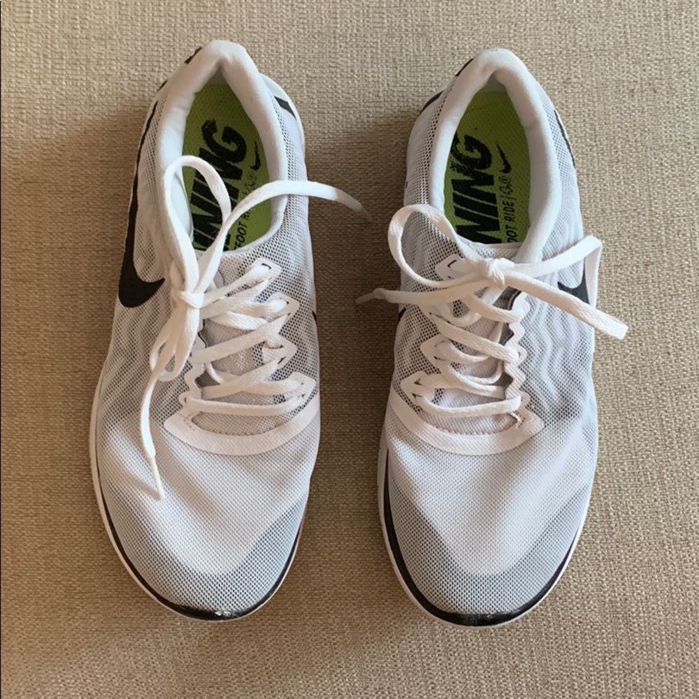 Nike free form women’s running sneaker size 8.5